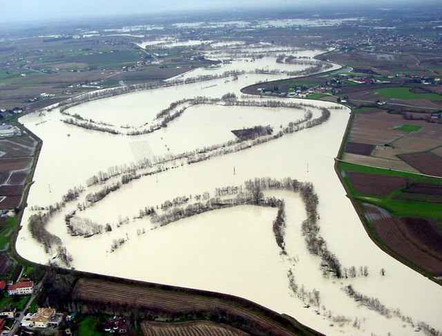 Il Meduna in località Cecchini in comune di Pasiano di Pordenone (PN): piena novembre 2002