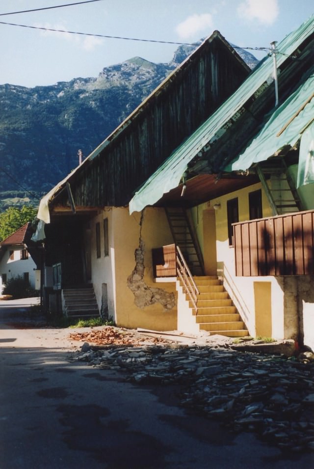  Case di Bovec lesionate dal sisma del 1998