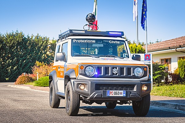 Foto Mezzo Jimny allestito con camera 360 gradi