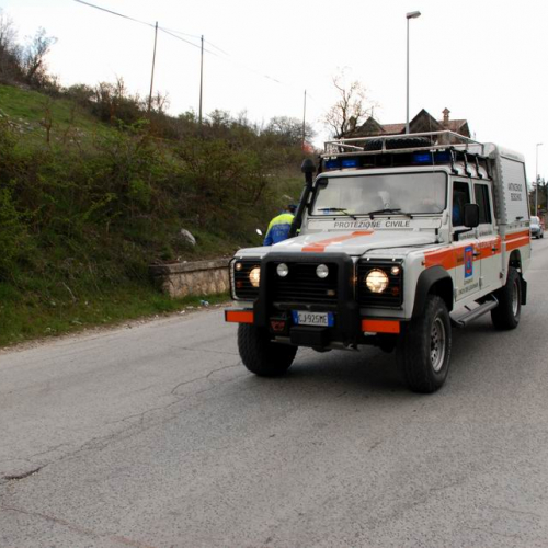 Tendopoli e volontari n.11 / 37690