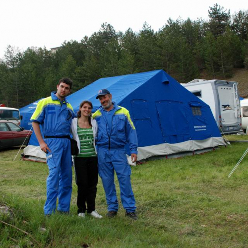 Tendopoli e volontari n.19 / 37698