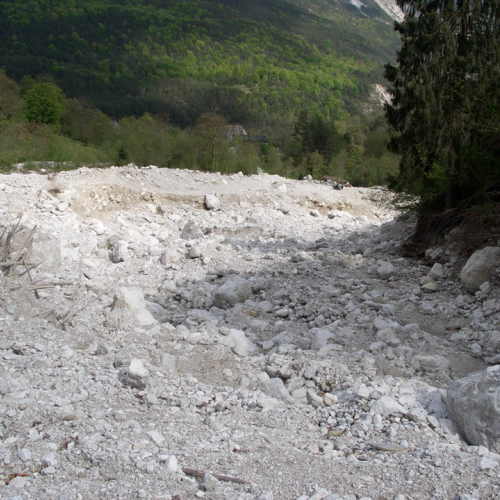 foto CD/R05/051 n. 3a (Rio Forchia - scogliera e terre armate (prima dei lavori)) / 24982