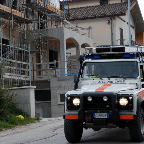 Tendopoli e volontari n.20 / 37699