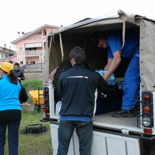 Tendopoli e volontari n.21 / 37700