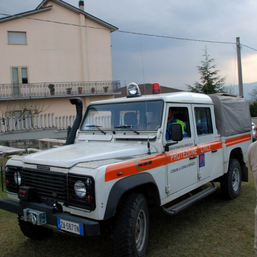 Tendopoli e volontari n.27 / 37706