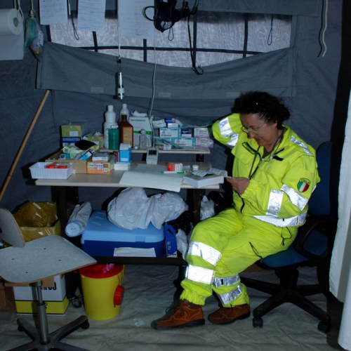 Tendopoli e volontari n.35 / 37714