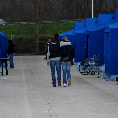 Tendopoli e volontari n.39 / 37718