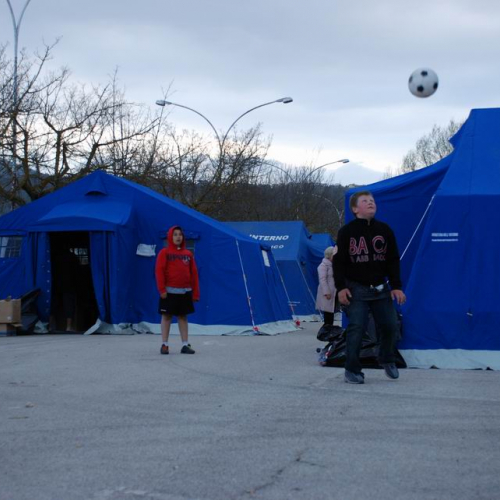 Tendopoli e volontari n.40 / 37719