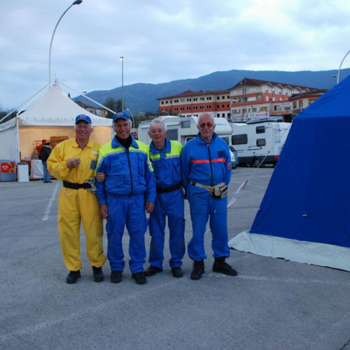 Tendopoli e volontari n.43 / 37722