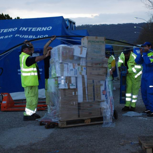 Tendopoli e volontari n.45 / 37724