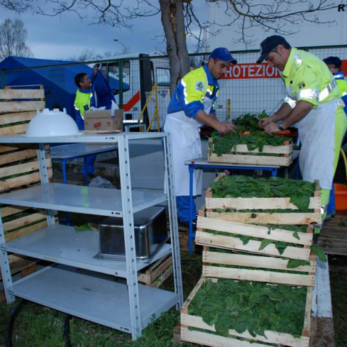 Tendopoli e volontari n.46 / 37725