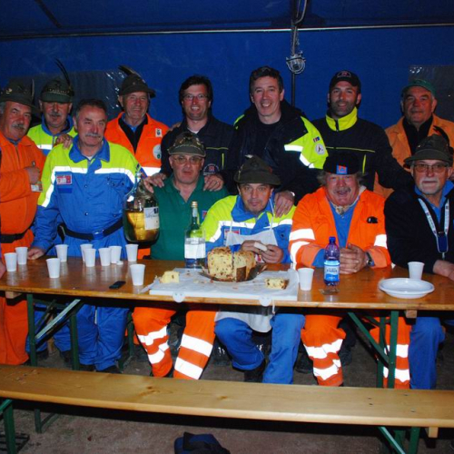 Tendopoli e volontari n.50 / 37729