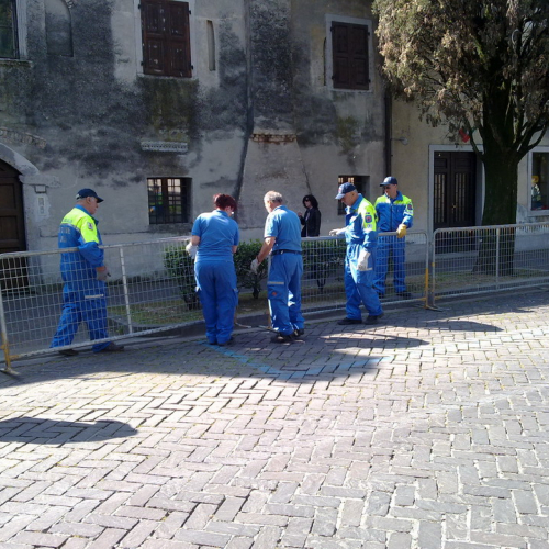 Sistemazione delle transenne n. 5 / 65374