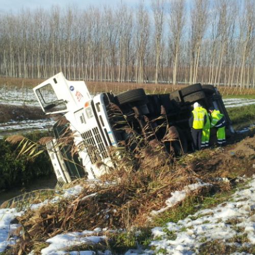 Intervento per camion rovesciato n. 5 / 89553
