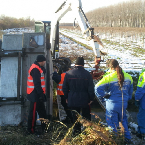 Intervento per camion rovesciato n. 12 / 89560