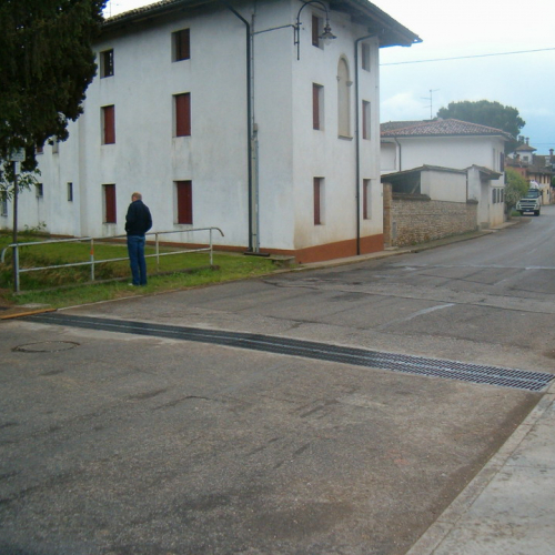 Foto realizzazione canaletta di scarico n. 12 / 23065