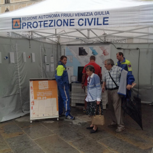 Stand per Terremoto io non rischio" n. 13""tand per "Terremoto io non risc""and per "Terremoto io""nd per "Terr""d pe" / 100218