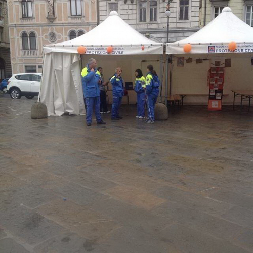Stand per Terremoto io non rischio" n. 16""tand per "Terremoto io non risc""and per "Terremoto io""nd per "Terr""d pe" / 100221