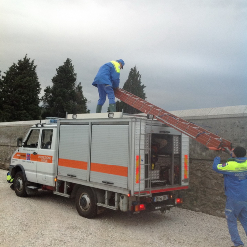 Abbattimento albero pericolante Cimitero Purgessimo n. 14 / 87374