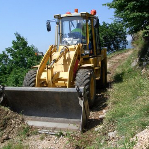 attivit‡ ripristino di una pista forestale n. 32 / 53650