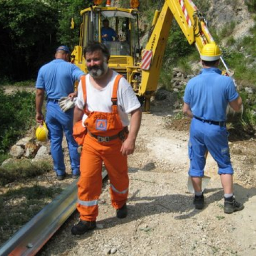 attivit‡ ripristino di una pista forestale n. 45 / 53663