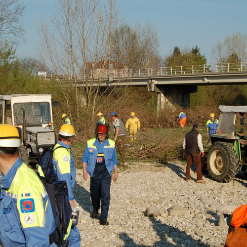 Esercitazione Alvei puliti" sul Torre n. 6""sercitazione "Alvei puliti" ""ercitazione "A""r" / 63597