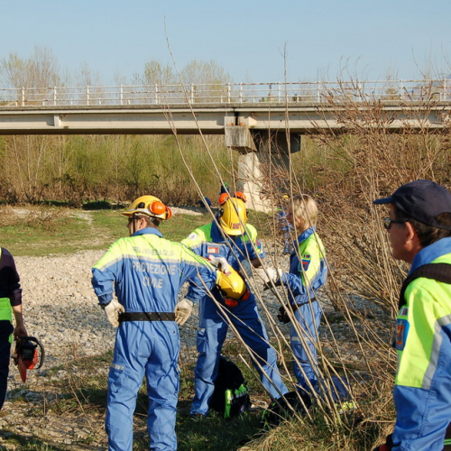 Esercitazione Alvei puliti" sul Torre n. 7""sercitazione "Alvei puliti" ""ercitazione "A""r" / 63598