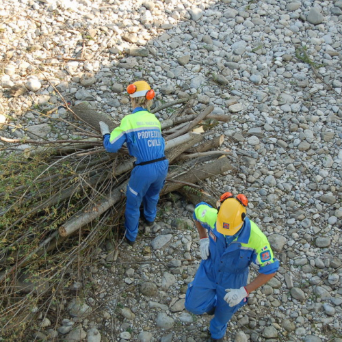 Esercitazione Alvei puliti" sul Torre n. 25""sercitazione "Alvei puliti" s""ercitazione "Al""rc" / 63616