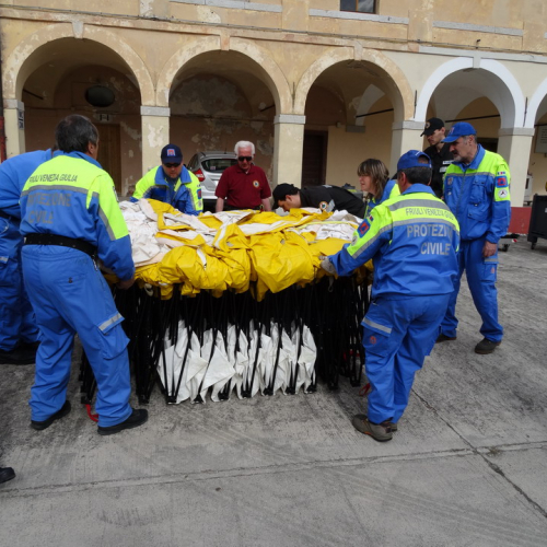 Montaggio tenda N.B.C.R. n. 11 / 108789