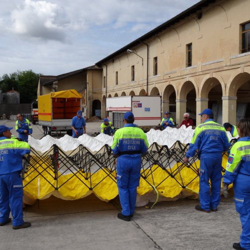 Montaggio tenda N.B.C.R. n. 15 / 108793