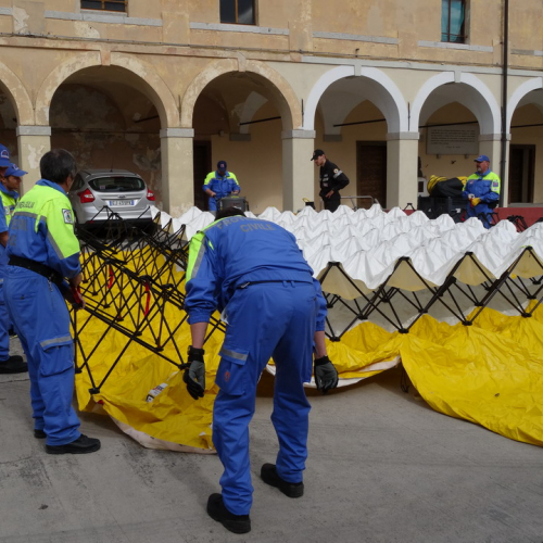 Montaggio tenda N.B.C.R. n. 16 / 108794