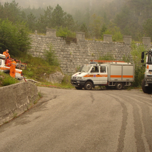 Volontari AIB di Cividale interventi sull'incendio di Chiusaforte a Chiout Cali n. 4 / 98200
