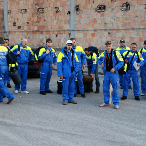 Partenza dall'Aquila primo contingente volontari 1 / 37785