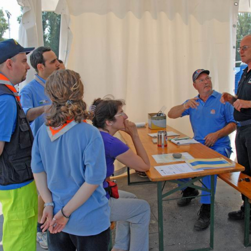 Attivit‡ dei volontari a Mirandola n. 1 / 82100