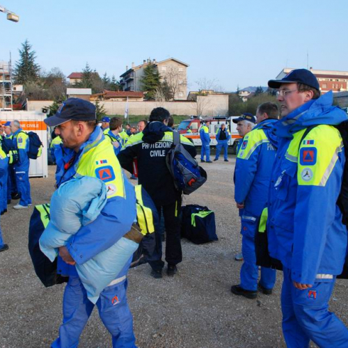 Partenza dall'Aquila primo contingente volontari 2 / 37786