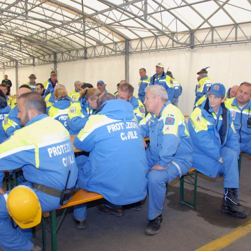 Allestimento campo a Mirandola  n. 3 / 81269