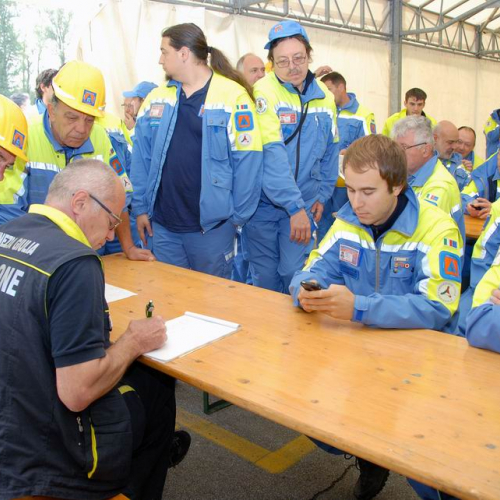 Allestimento campo a Mirandola  n. 4 / 81270