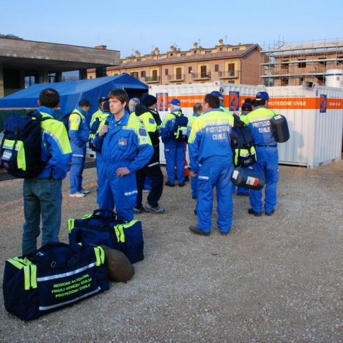 Partenza dall'Aquila primo contingente volontari 6 / 37790