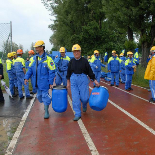 Allestimento campo a Mirandola  n. 5 / 81271