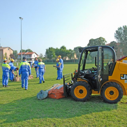 Attivit‡ dei volontari a Quarantoli n. 4 / 82044