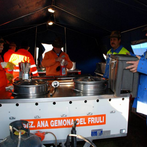 Soccorsi in Abruzzo 08/04 n. 10 / 37391