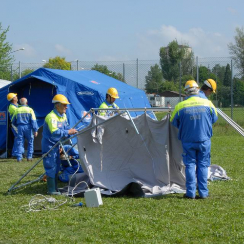 Attivit‡ dei volontari a Mirandola n. 5 / 81354