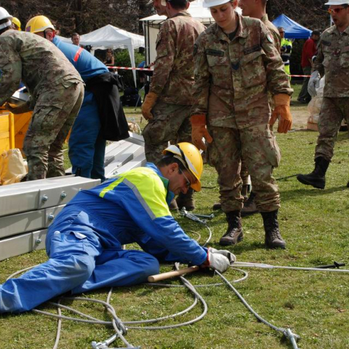 Soccorsi in Abruzzo 08/04 n. 28 / 37409
