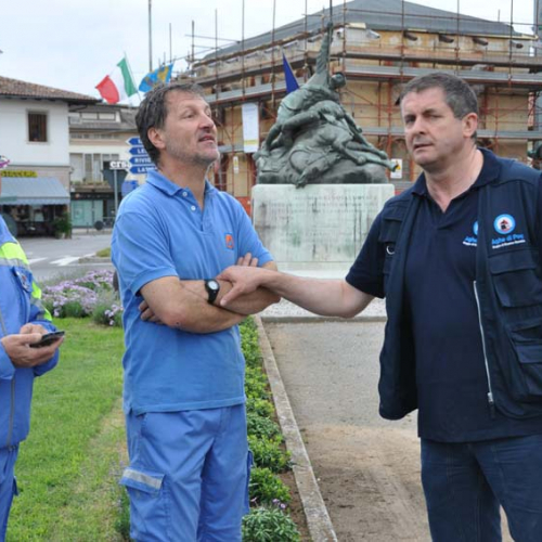 attivit‡ di sensibilizzazione nell'ambito di Pozzuolo Ri-fiorisce" n. 2""ttivit‡ di sensibilizzazio" / 68299