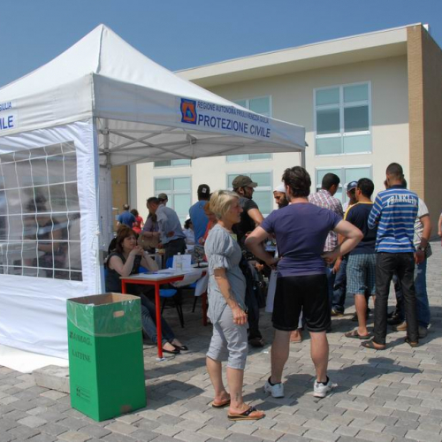 Attivit‡ dei volontari a Mirandola n. 16 / 82115