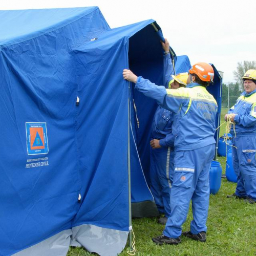 Allestimento campo a Mirandola  n. 12 / 81278