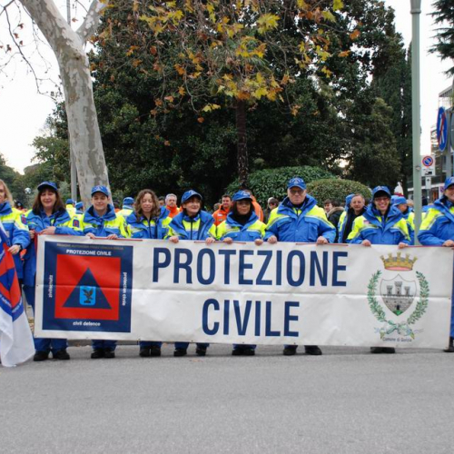 Sfilata e discorsi autorit‡ 5 / 33038