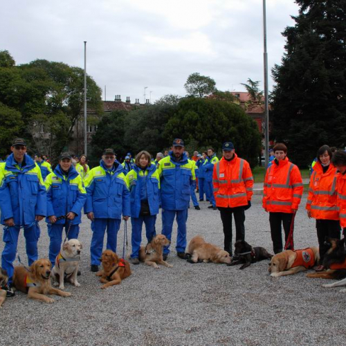 Sfilata e discorsi autorit‡ 6 / 33039