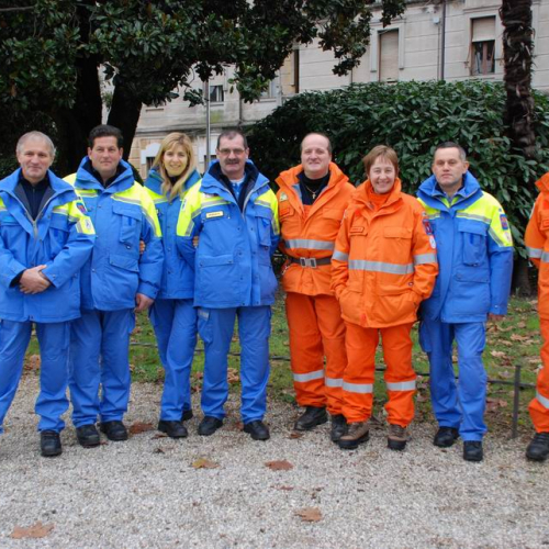 Sfilata e discorsi autorit‡ 7 / 33040