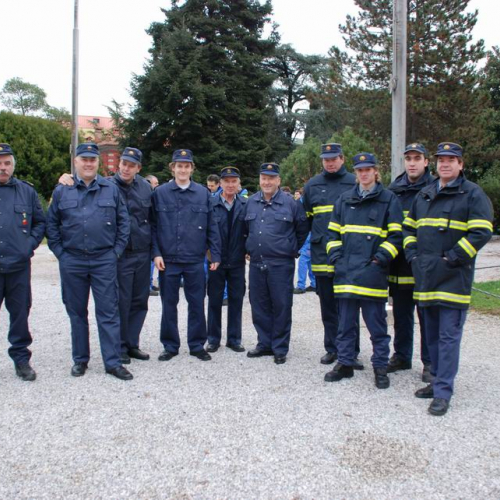 Sfilata e discorsi autorit‡ 8 / 33041